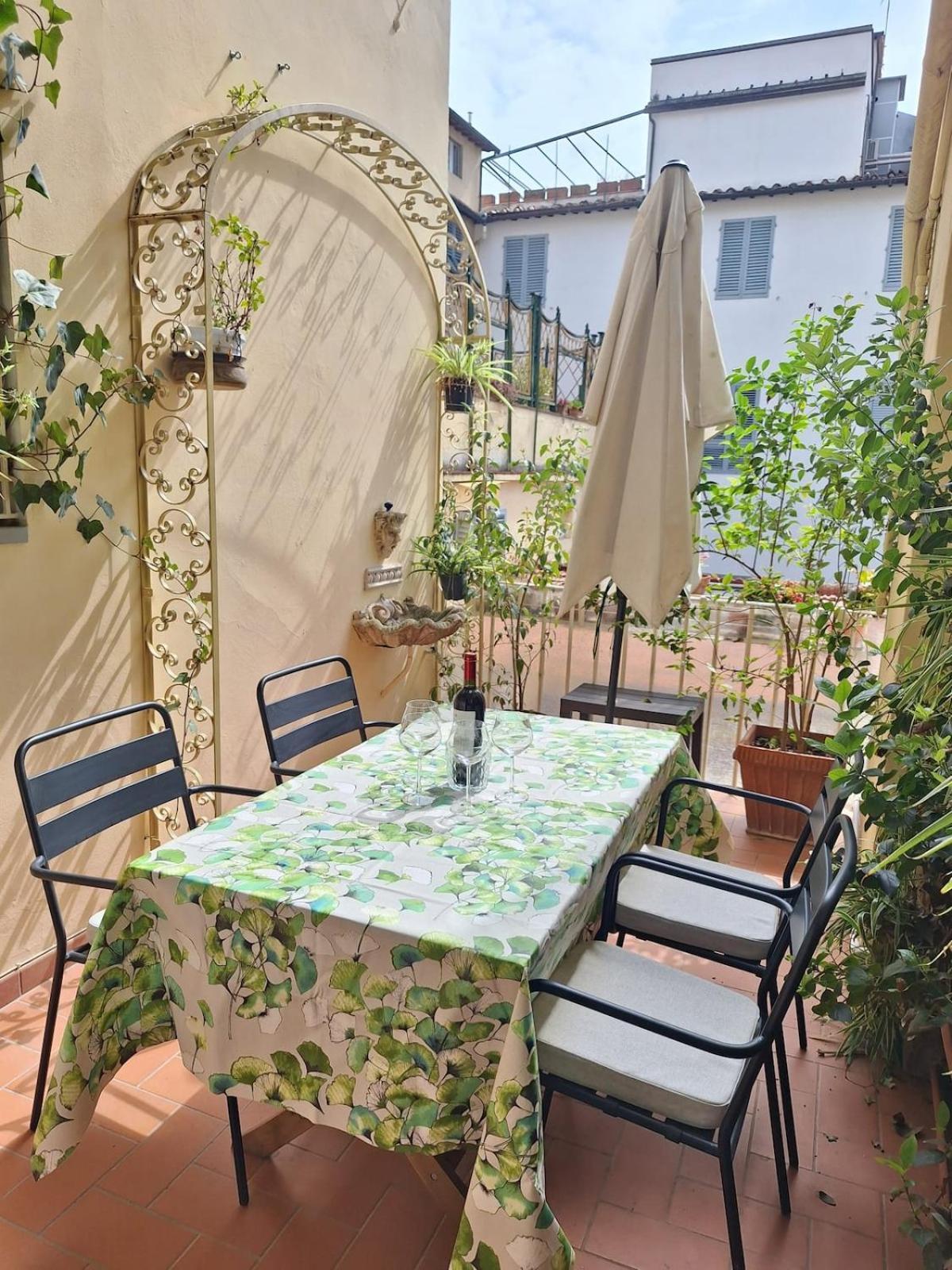 Cozy Flat With A View From Palazzo Medici Soderini *